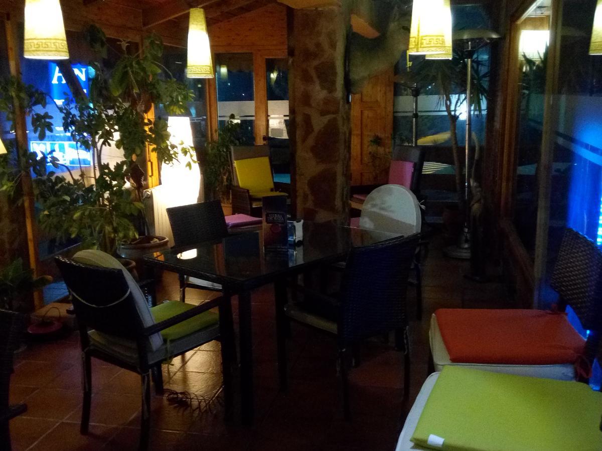 Hostal Sierra De Baza Bagian luar foto