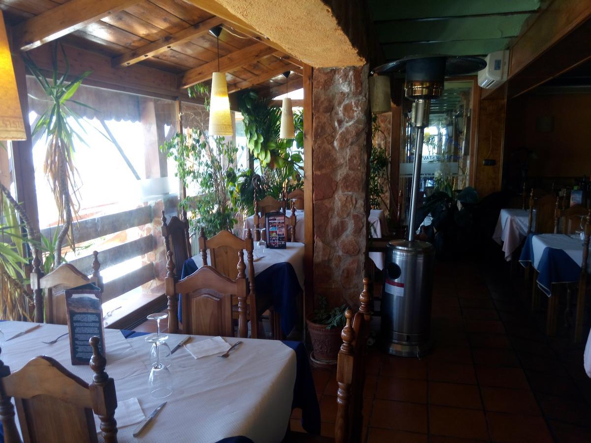 Hostal Sierra De Baza Bagian luar foto