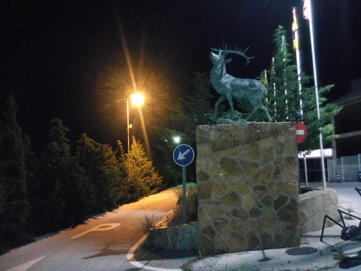 Hostal Sierra De Baza Bagian luar foto