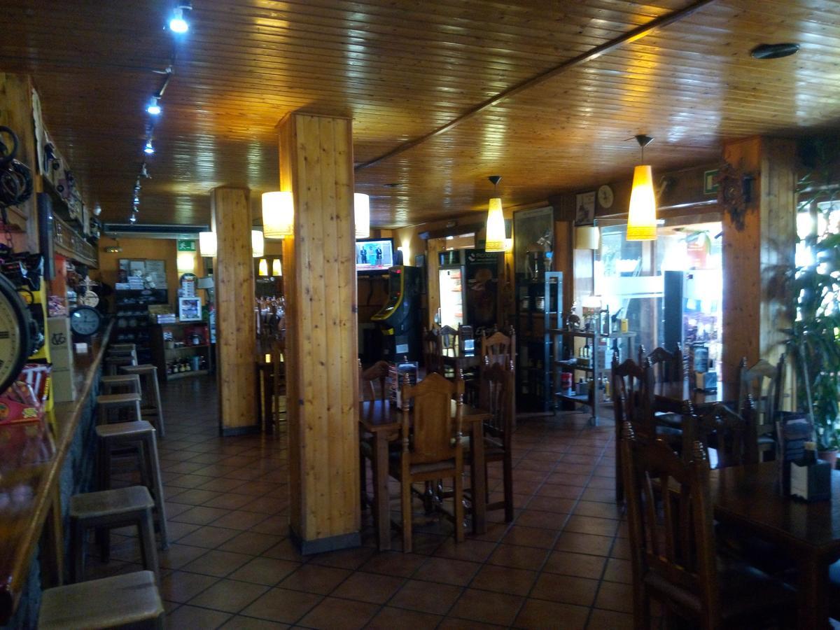 Hostal Sierra De Baza Bagian luar foto