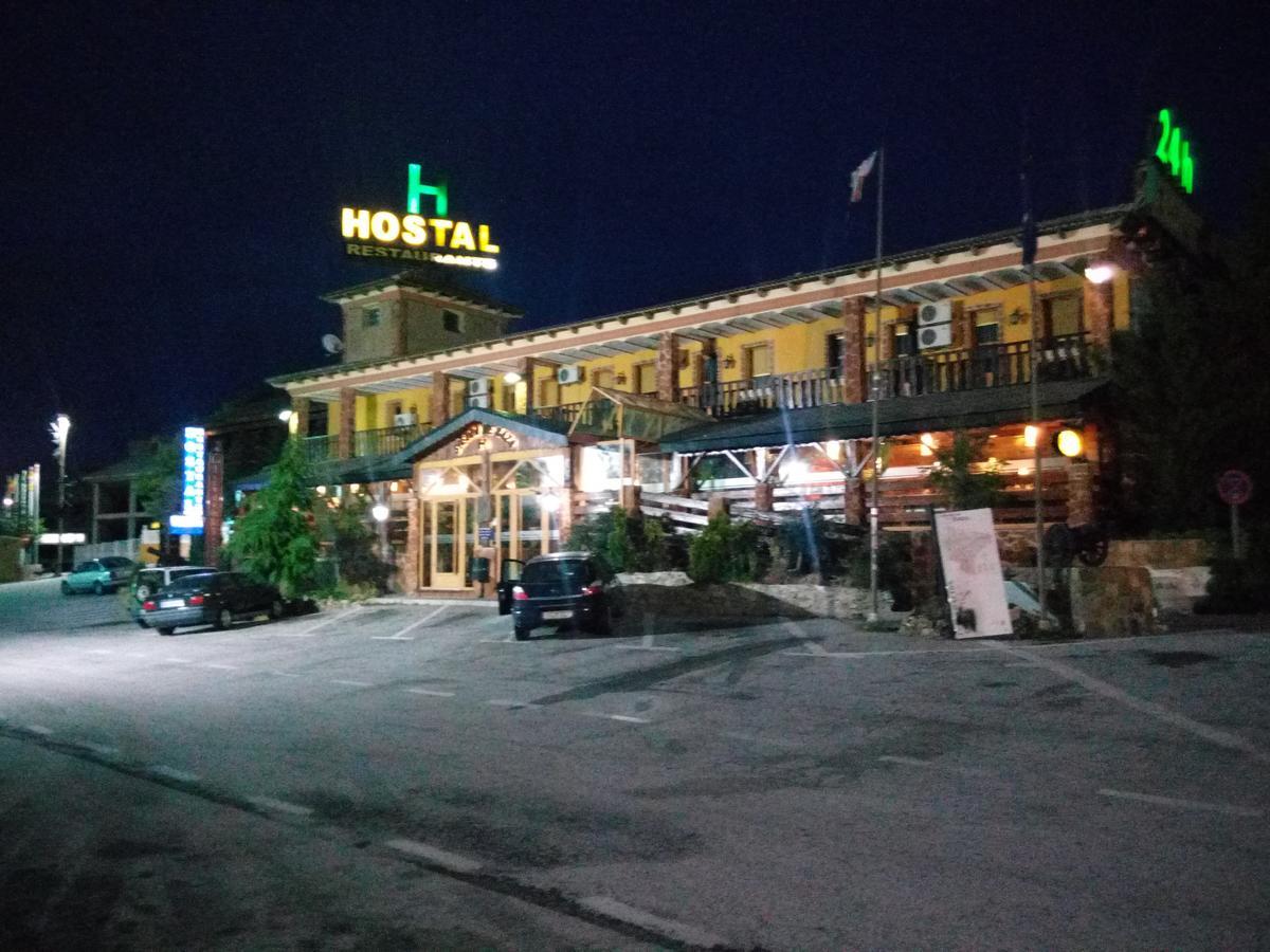 Hostal Sierra De Baza Bagian luar foto
