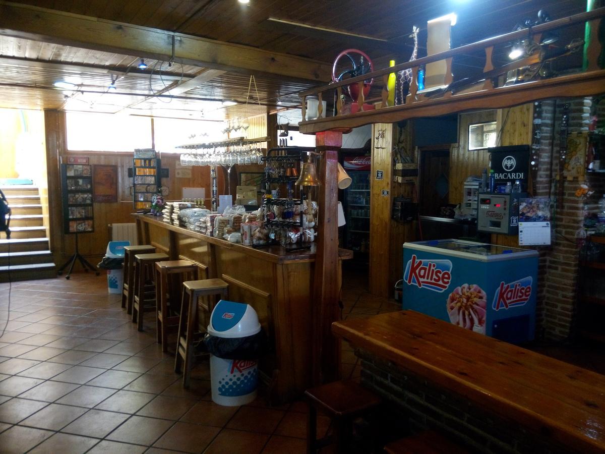 Hostal Sierra De Baza Bagian luar foto