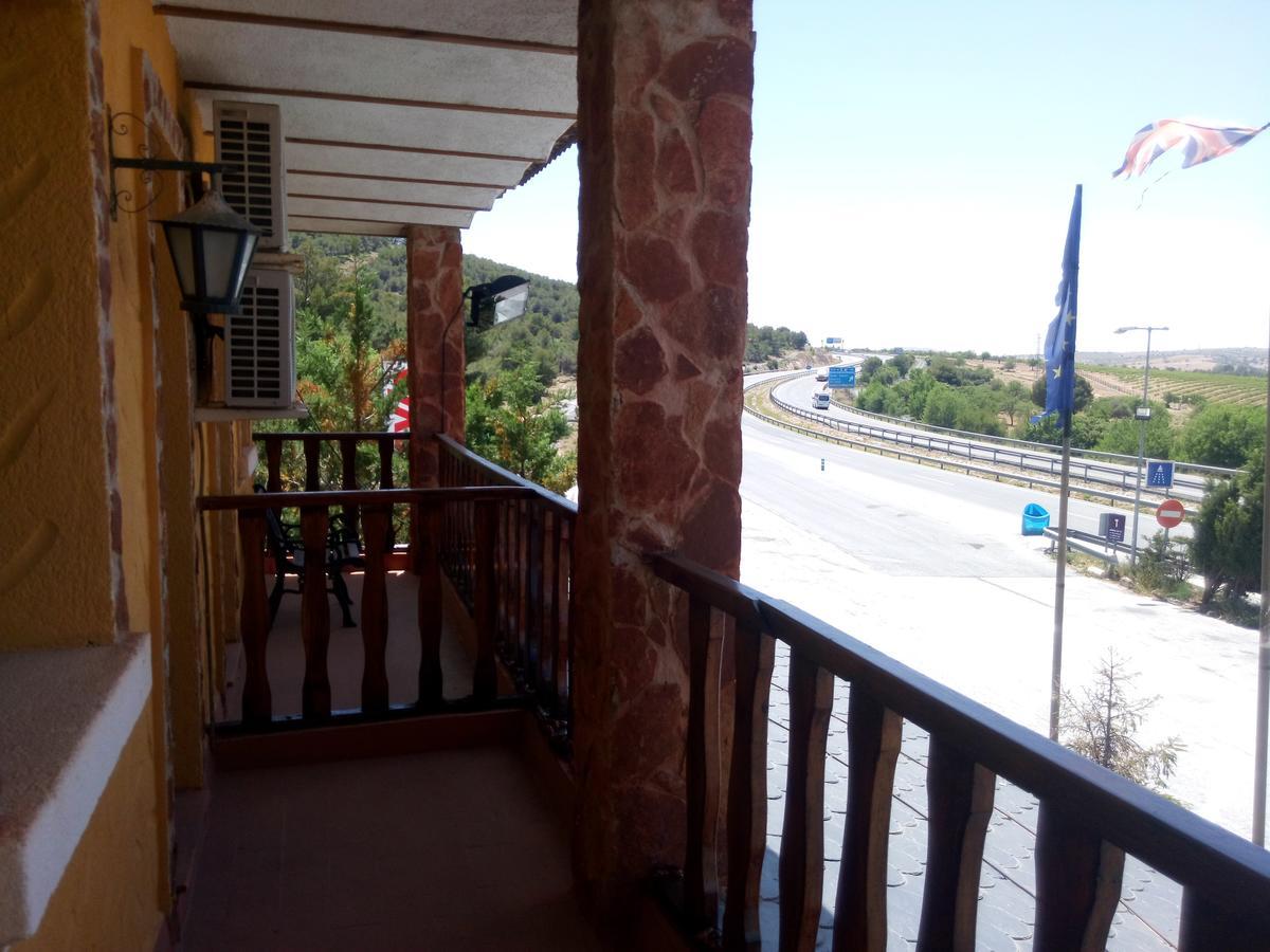 Hostal Sierra De Baza Bagian luar foto