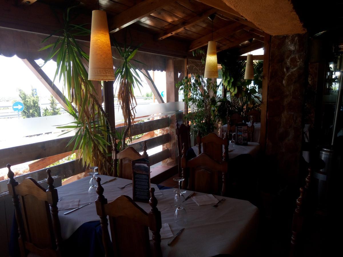 Hostal Sierra De Baza Bagian luar foto