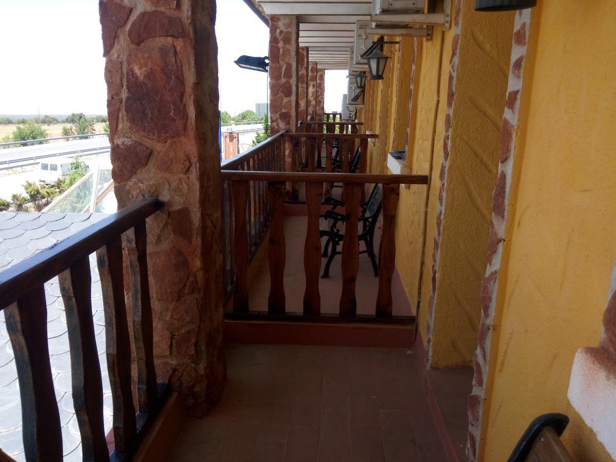 Hostal Sierra De Baza Bagian luar foto