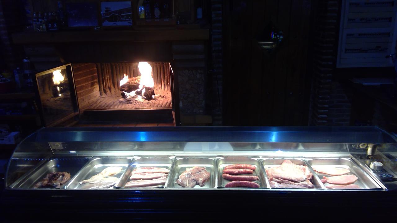 Hostal Sierra De Baza Bagian luar foto