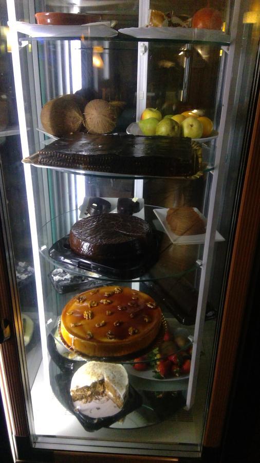 Hostal Sierra De Baza Bagian luar foto